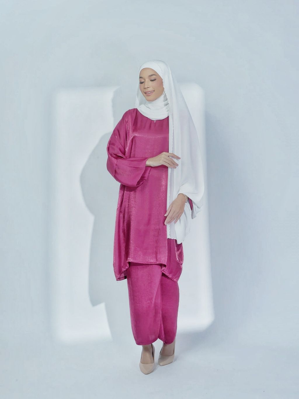 haura-wear-dewi-skirt-set-sulam-embroidery-pario-klasik-tradisional-mini kebaya-fabrik eyelet-raya-muslimah-long-sleeve-baju-skirt-kain-perempuan-baju-sepasang (14)