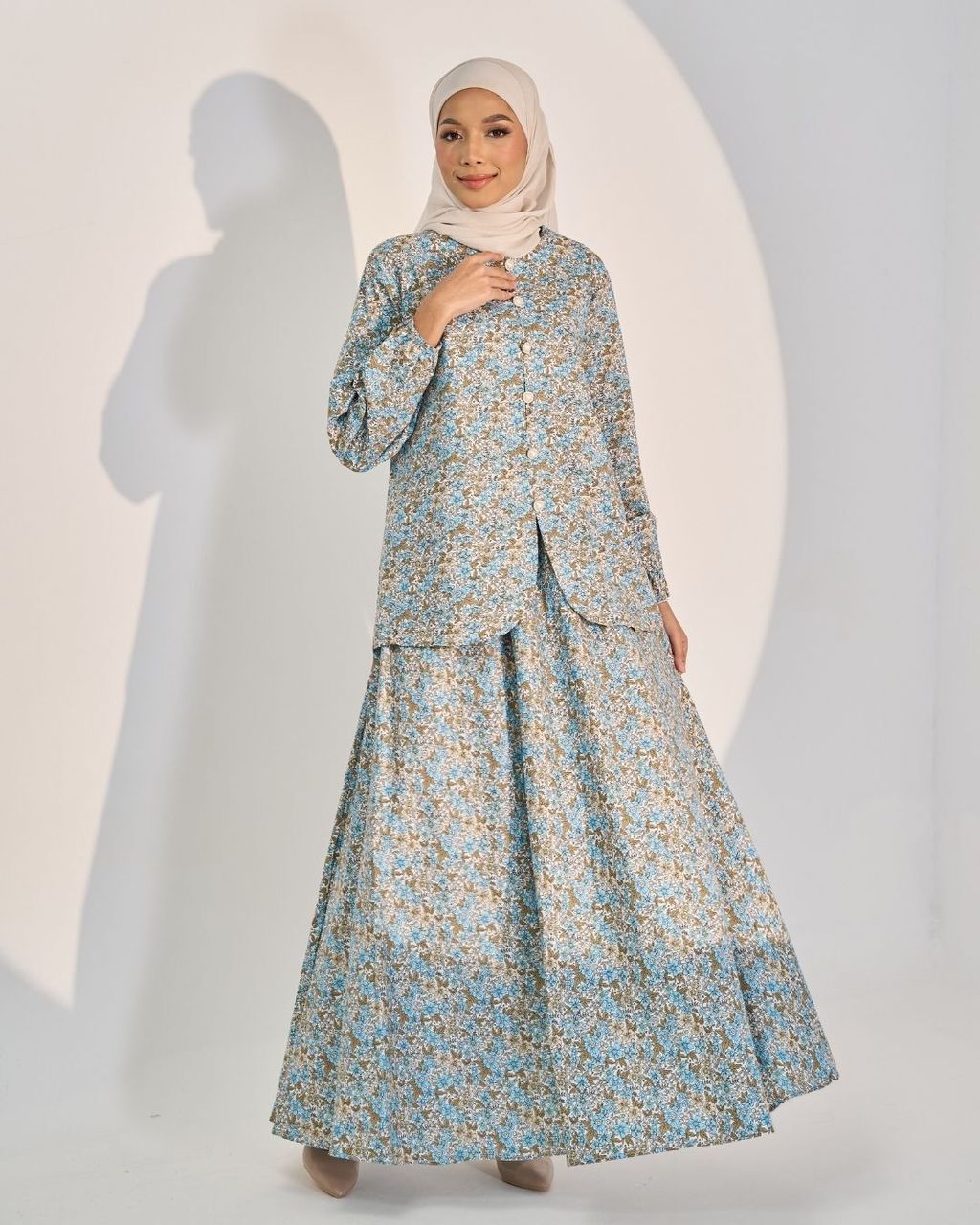 haura-wear-tasya-skirt-set-sulam-embroidery-pario-klasik-tradisional-mini kebaya-fabrik eyelet-raya-muslimah-long-sleeve-baju-skirt-kain-perempuan-baju-sepasang (3)