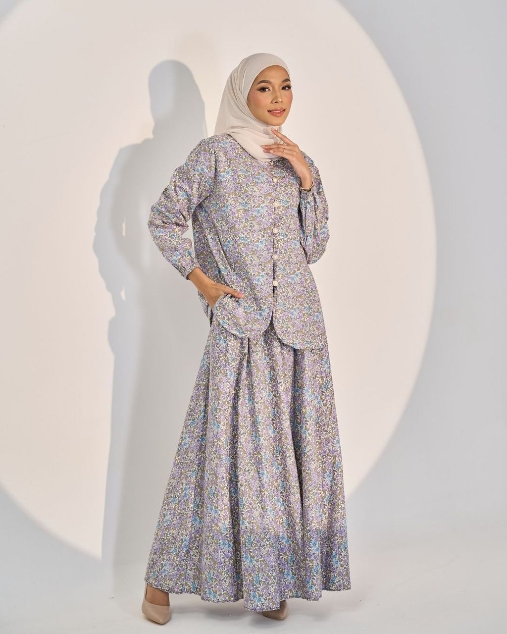 haura-wear-tasya-skirt-set-sulam-embroidery-pario-klasik-tradisional-mini kebaya-fabrik eyelet-raya-muslimah-long-sleeve-baju-skirt-kain-perempuan-baju-sepasang (10)