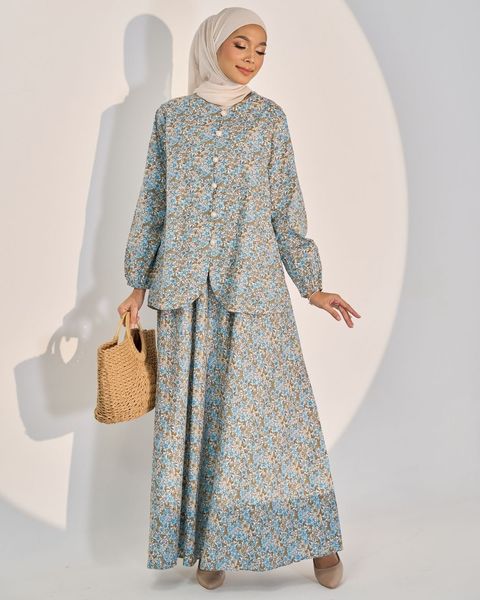 haura-wear-tasya-skirt-set-sulam-embroidery-pario-klasik-tradisional-mini kebaya-fabrik eyelet-raya-muslimah-long-sleeve-baju-skirt-kain-perempuan-baju-sepasang (2)