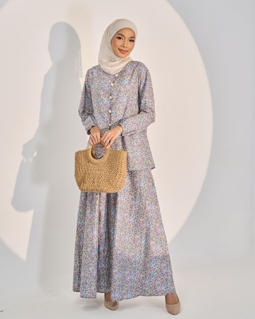 haura-wear-tasya-skirt-set-sulam-embroidery-pario-klasik-tradisional-mini kebaya-fabrik eyelet-raya-muslimah-long-sleeve-baju-skirt-kain-perempuan-baju-sepasang (11)