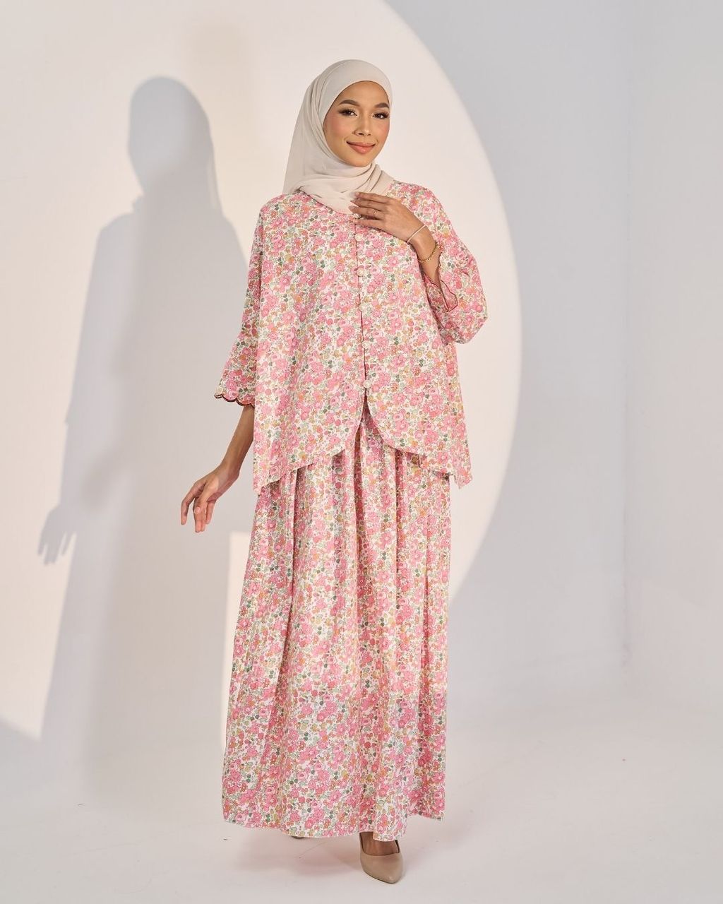 haura-wear-tessa-skirt-set-sulam-embroidery-pario-klasik-tradisional-mini kebaya-fabrik eyelet-raya-muslimah-long-sleeve-baju-skirt-kain-perempuan-baju-sepasang (7)