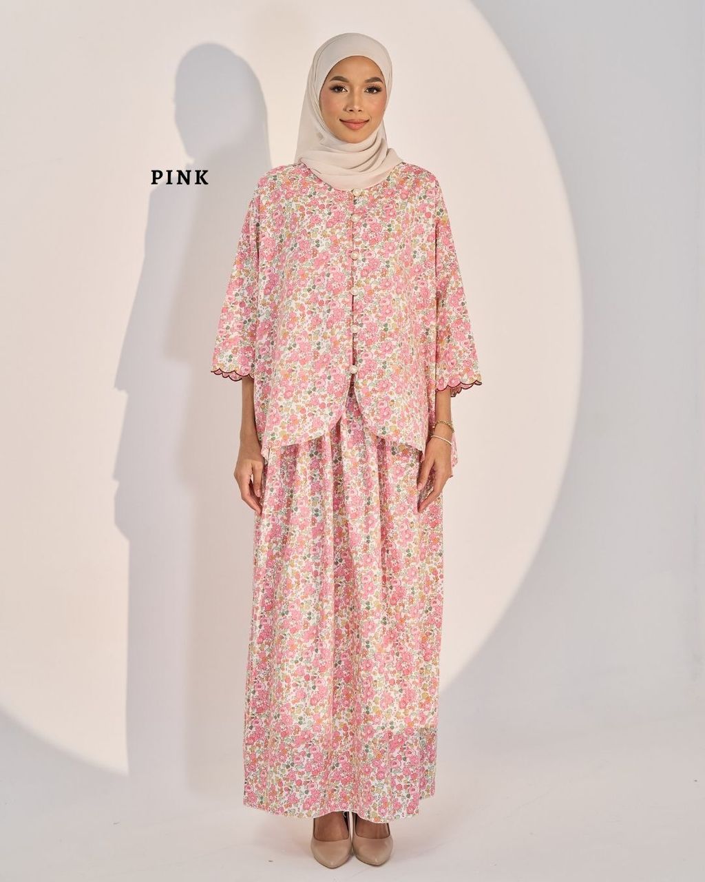 haura-wear-tessa-skirt-set-sulam-embroidery-pario-klasik-tradisional-mini kebaya-fabrik eyelet-raya-muslimah-long-sleeve-baju-skirt-kain-perempuan-baju-sepasang (6)