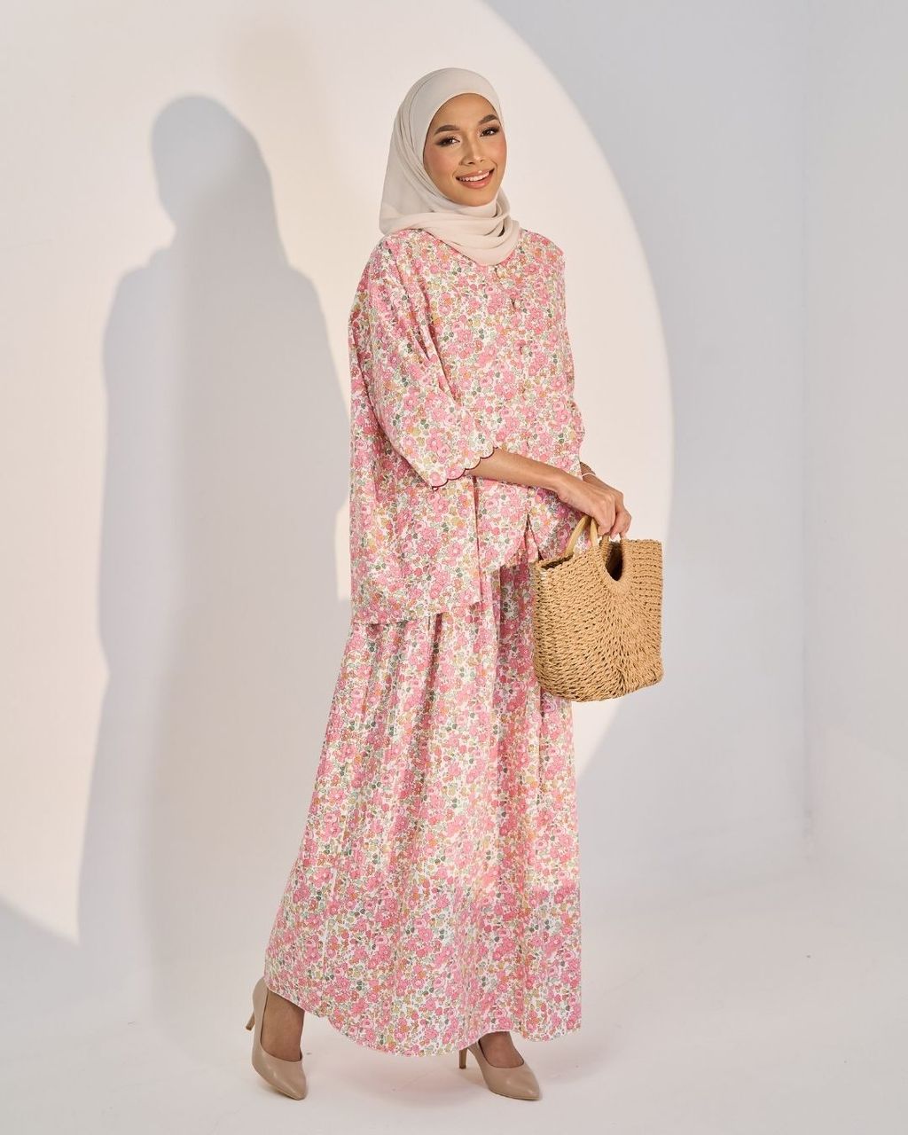 haura-wear-tessa-skirt-set-sulam-embroidery-pario-klasik-tradisional-mini kebaya-fabrik eyelet-raya-muslimah-long-sleeve-baju-skirt-kain-perempuan-baju-sepasang (9)