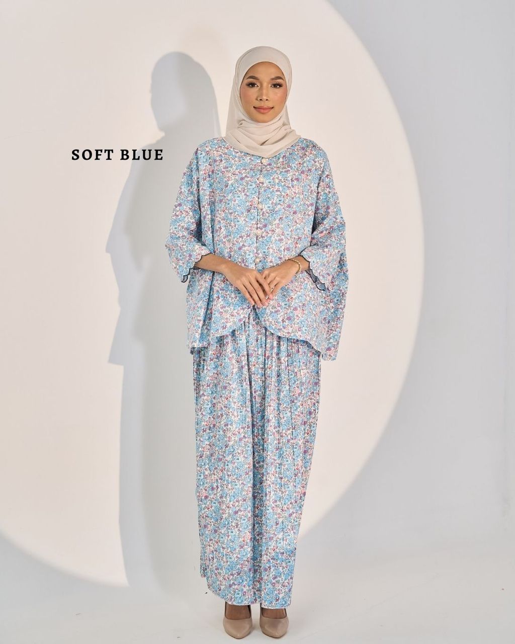 haura-wear-tessa-skirt-set-sulam-embroidery-pario-klasik-tradisional-mini kebaya-fabrik eyelet-raya-muslimah-long-sleeve-baju-skirt-kain-perempuan-baju-sepasang (10)