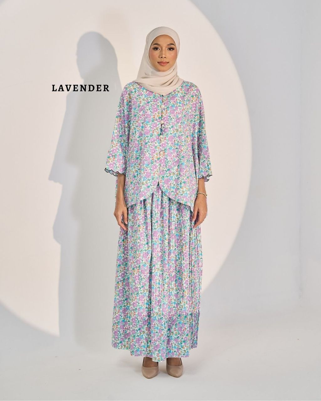 haura-wear-tessa-skirt-set-sulam-embroidery-pario-klasik-tradisional-mini kebaya-fabrik eyelet-raya-muslimah-long-sleeve-baju-skirt-kain-perempuan-baju-sepasang (15)
