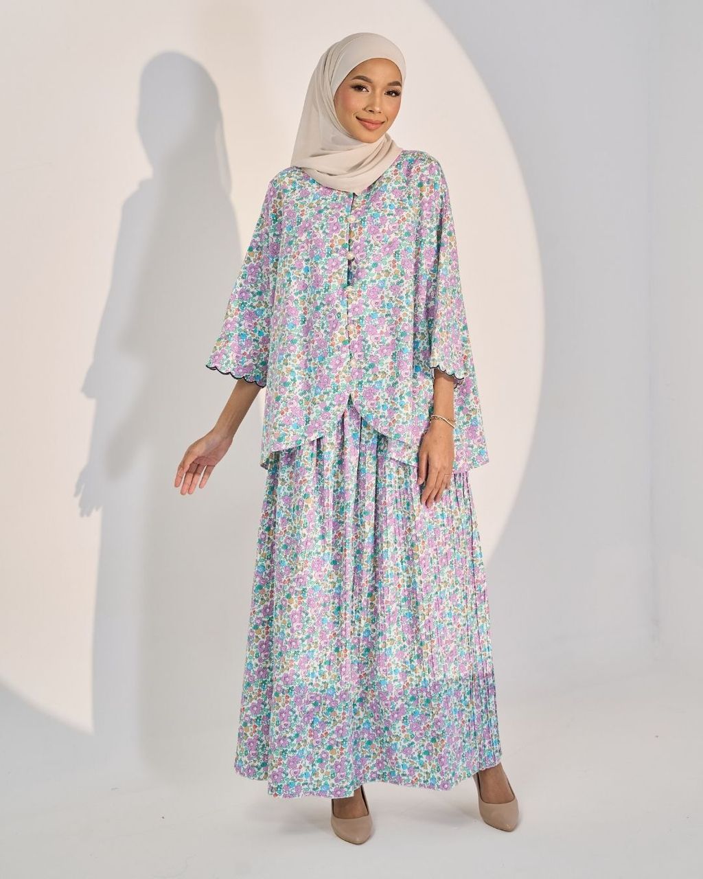 haura-wear-tessa-skirt-set-sulam-embroidery-pario-klasik-tradisional-mini kebaya-fabrik eyelet-raya-muslimah-long-sleeve-baju-skirt-kain-perempuan-baju-sepasang (17)