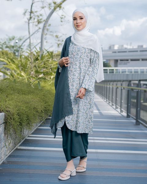 haura-wear-naurah-skirt-set-sulam-embroidery-pario-klasik-tradisional-mini kebaya-fabrik eyelet-raya-muslimah-long-sleeve-baju-skirt-kain-perempuan-baju-sepasang (12)