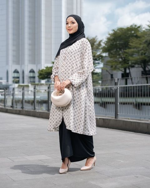 haura-wear-leila-skirt-set-sulam-embroidery-pario-klasik-tradisional-mini kebaya-fabrik eyelet-raya-muslimah-long-sleeve-baju-skirt-kain-perempuan-baju-sepasang (6)