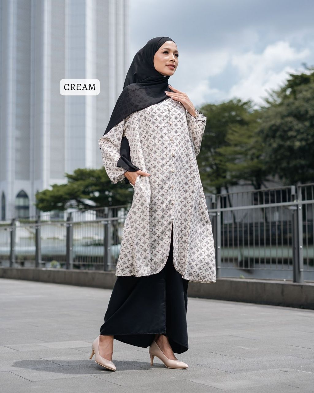 haura-wear-leila-skirt-set-sulam-embroidery-pario-klasik-tradisional-mini kebaya-fabrik eyelet-raya-muslimah-long-sleeve-baju-skirt-kain-perempuan-baju-sepasang