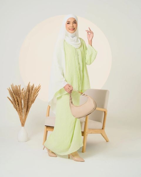 haura-wear-qaseh-skirt-set-sulam-embroidery-pario-klasik-tradisional-mini kebaya-fabrik eyelet-raya-muslimah-long-sleeve-baju-skirt-kain-perempuan-baju-sepasang (6)