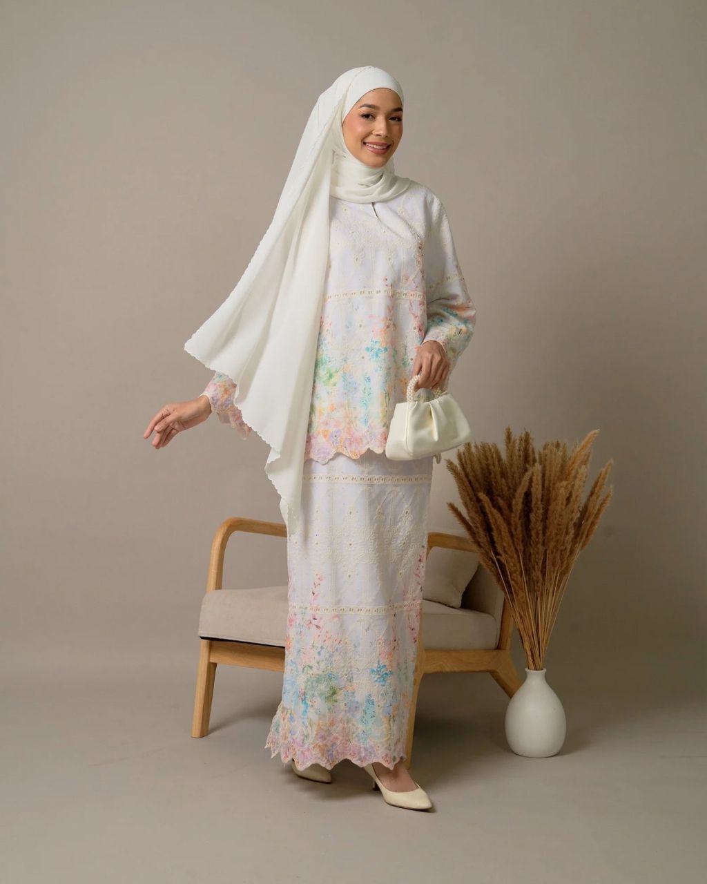 haura-wear-anggun-skirt-set-sulam-embroidery-pario-klasik-tradisional-mini kebaya-fabrik eyelet-raya-muslimah-long-sleeve-baju-skirt-kain-perempuan-baju-sepasang (18)