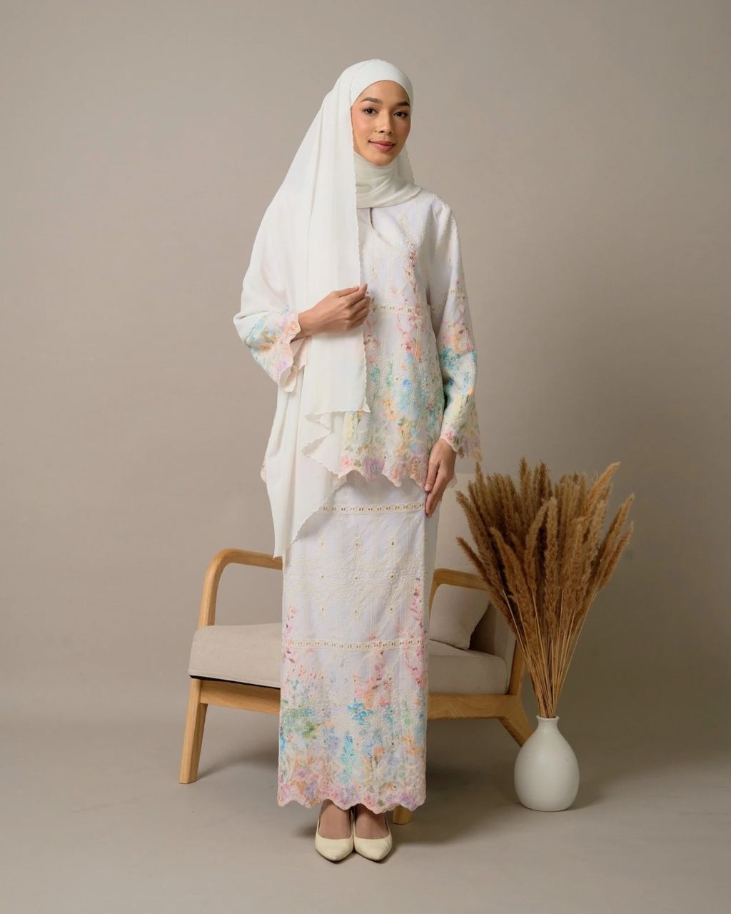 haura-wear-anggun-skirt-set-sulam-embroidery-pario-klasik-tradisional-mini kebaya-fabrik eyelet-raya-muslimah-long-sleeve-baju-skirt-kain-perempuan-baju-sepasang (19)