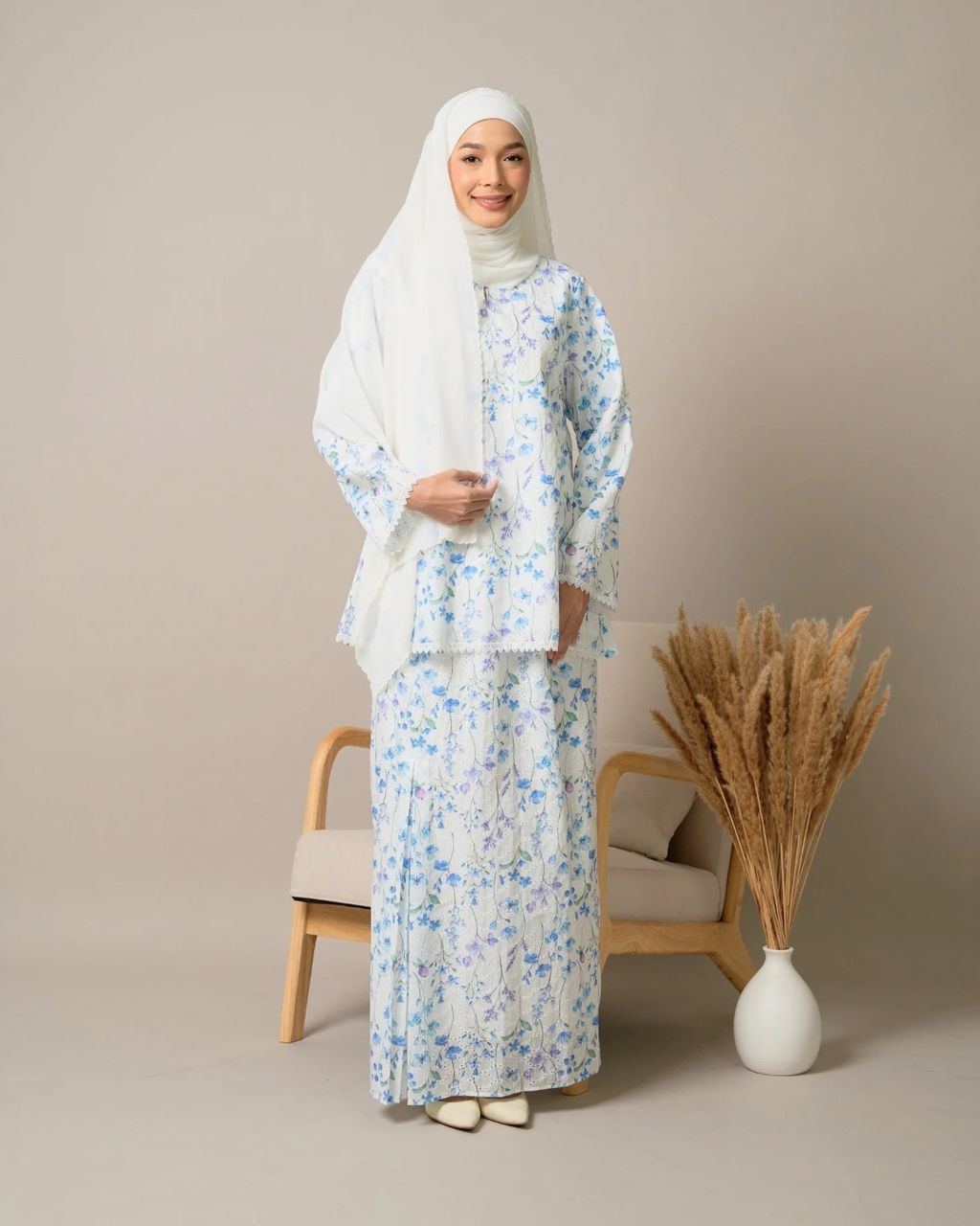 haura-wear-seri-skirt-set-sulam-embroidery-pario-klasik-tradisional-mini kebaya-fabrik eyelet-raya-muslimah-long-sleeve-baju-skirt-kain-perempuan-baju-sepasang (5)