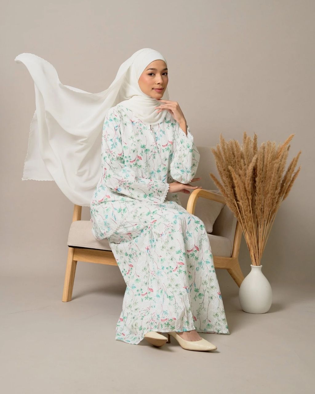haura-wear-seri-skirt-set-sulam-embroidery-pario-klasik-tradisional-mini kebaya-fabrik eyelet-raya-muslimah-long-sleeve-baju-skirt-kain-perempuan-baju-sepasang (3)