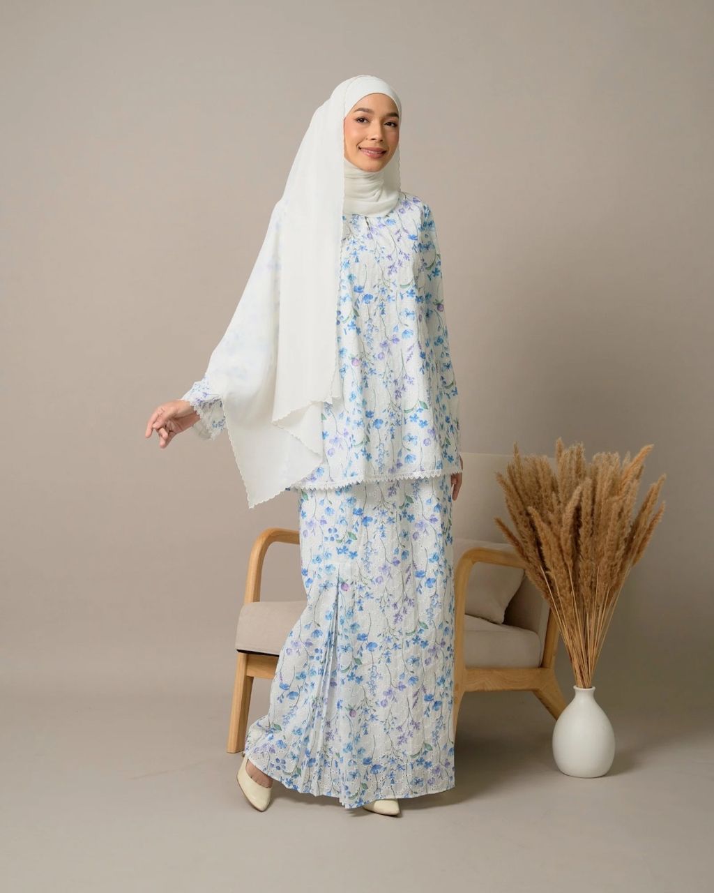 haura-wear-seri-skirt-set-sulam-embroidery-pario-klasik-tradisional-mini kebaya-fabrik eyelet-raya-muslimah-long-sleeve-baju-skirt-kain-perempuan-baju-sepasang (4)