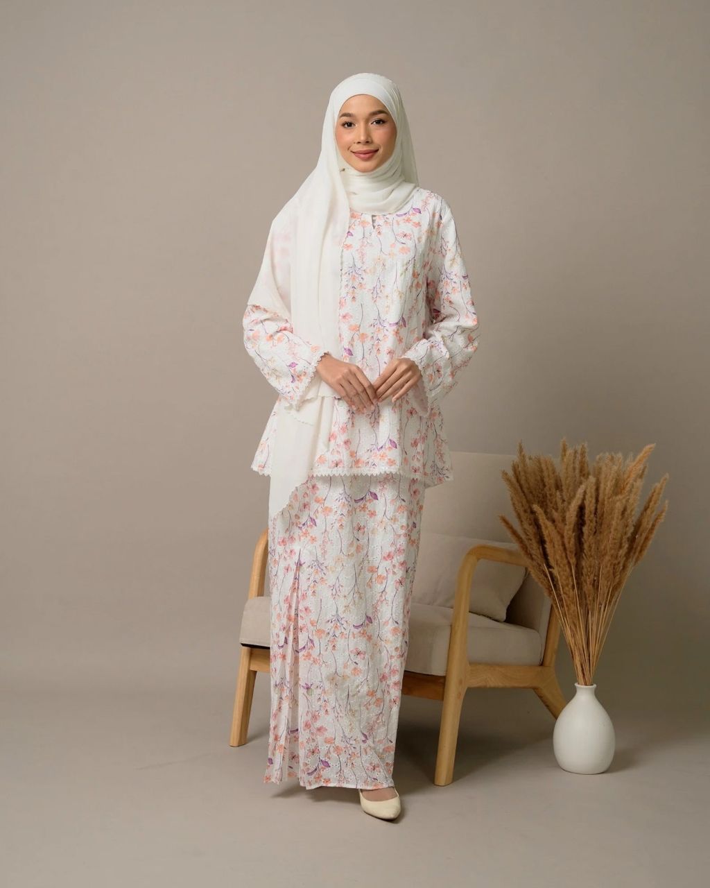 haura-wear-seri-skirt-set-sulam-embroidery-pario-klasik-tradisional-mini kebaya-fabrik eyelet-raya-muslimah-long-sleeve-baju-skirt-kain-perempuan-baju-sepasang (8)