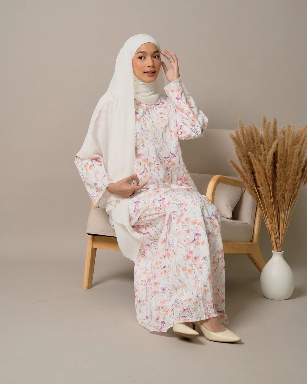 haura-wear-seri-skirt-set-sulam-embroidery-pario-klasik-tradisional-mini kebaya-fabrik eyelet-raya-muslimah-long-sleeve-baju-skirt-kain-perempuan-baju-sepasang (9)