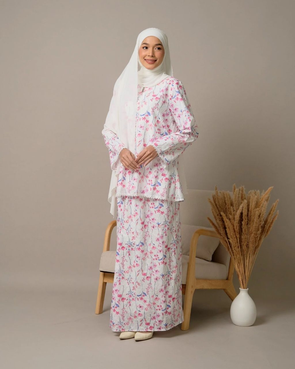haura-wear-seri-skirt-set-sulam-embroidery-pario-klasik-tradisional-mini kebaya-fabrik eyelet-raya-muslimah-long-sleeve-baju-skirt-kain-perempuan-baju-sepasang (13)