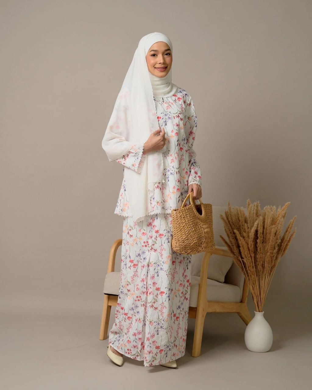 haura-wear-seri-skirt-set-sulam-embroidery-pario-klasik-tradisional-mini kebaya-fabrik eyelet-raya-muslimah-long-sleeve-baju-skirt-kain-perempuan-baju-sepasang (10)