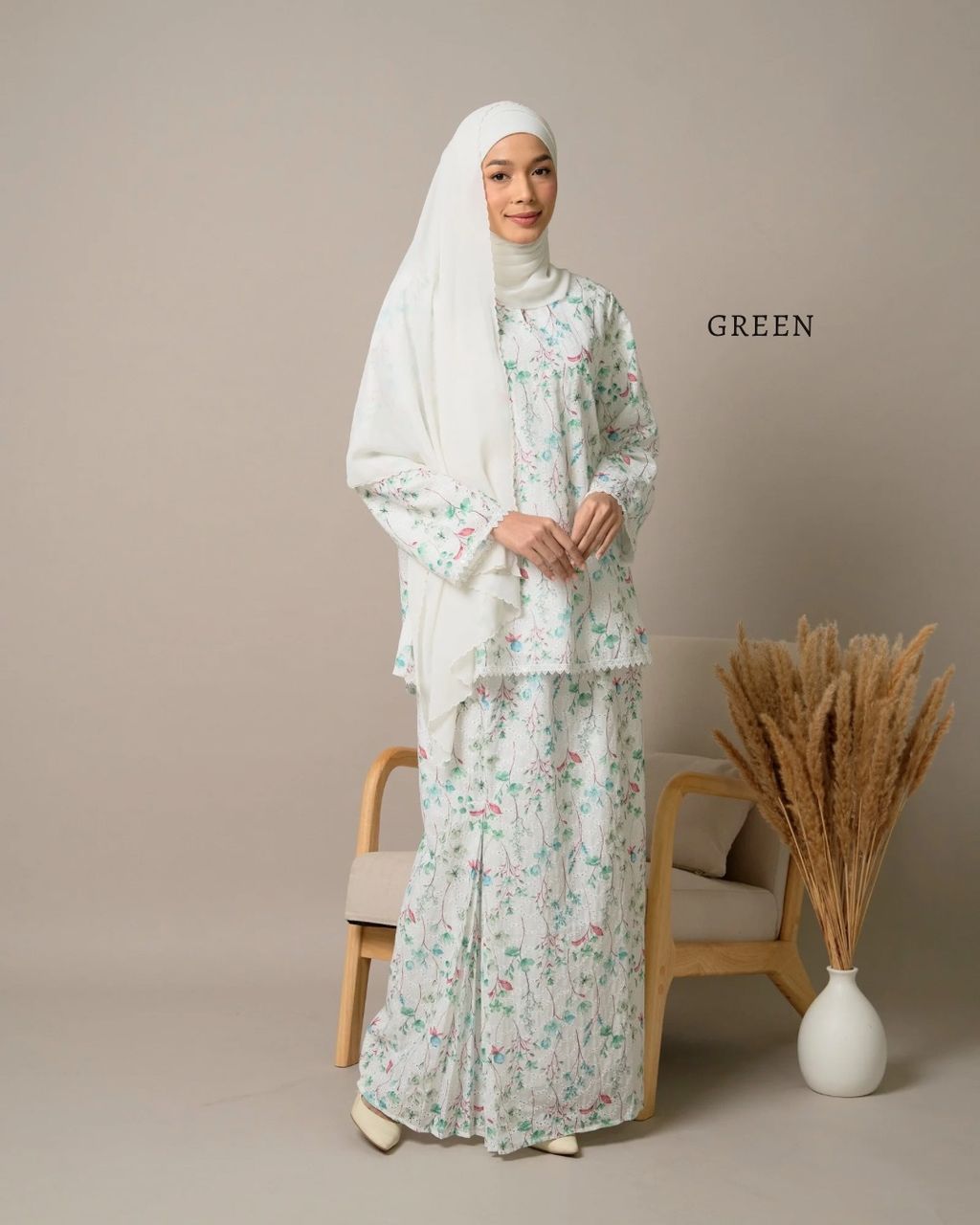 haura-wear-seri-skirt-set-sulam-embroidery-pario-klasik-tradisional-mini kebaya-fabrik eyelet-raya-muslimah-long-sleeve-baju-skirt-kain-perempuan-baju-sepasang (15)