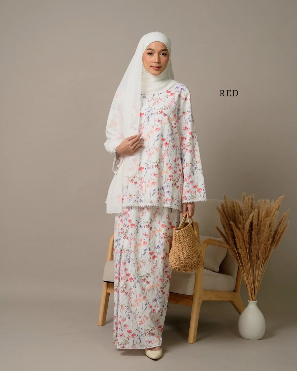 haura-wear-seri-skirt-set-sulam-embroidery-pario-klasik-tradisional-mini kebaya-fabrik eyelet-raya-muslimah-long-sleeve-baju-skirt-kain-perempuan-baju-sepasang (18)