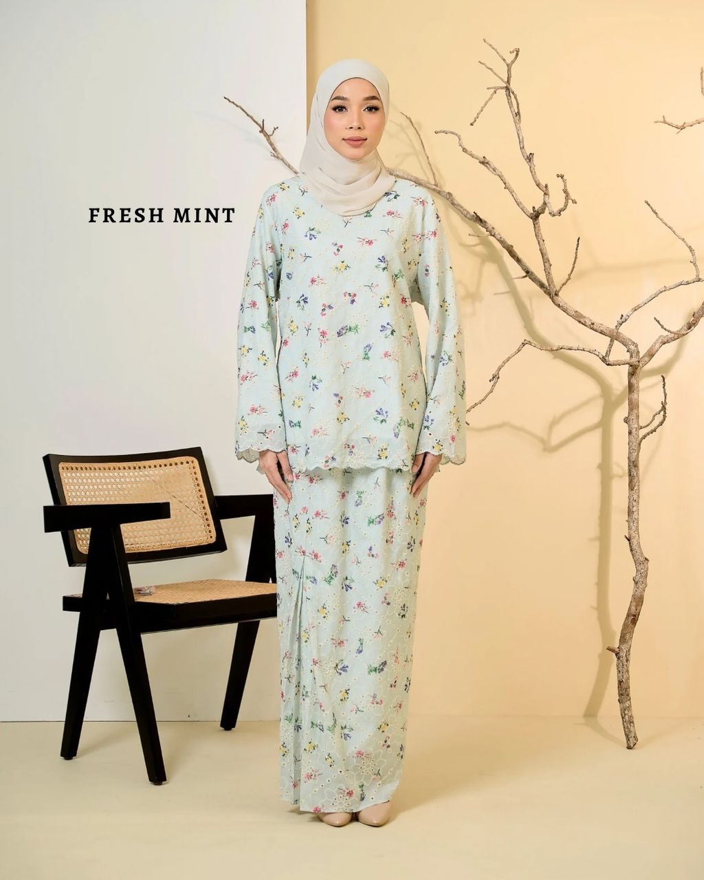 haura-wear-chinta-skirt-set-sulam-embroidery-pario-klasik-tradisional-mini kebaya-fabrik eyelet-raya-muslimah-long-sleeve-baju-skirt-kain-perempuan-baju-sepasang (1)