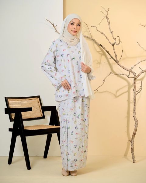 haura-wear-chinta-skirt-set-sulam-embroidery-pario-klasik-tradisional-mini kebaya-fabrik eyelet-raya-muslimah-long-sleeve-baju-skirt-kain-perempuan-baju-sepasang (19)