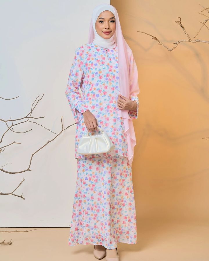 haura-wear-citra-skirt-set-sulam-embroidery-pario-klasik-tradisional-mini kebaya-fabrik eyelet-raya-muslimah-long-sleeve-baju-skirt-kain-perempuan-baju-sepasang (13)
