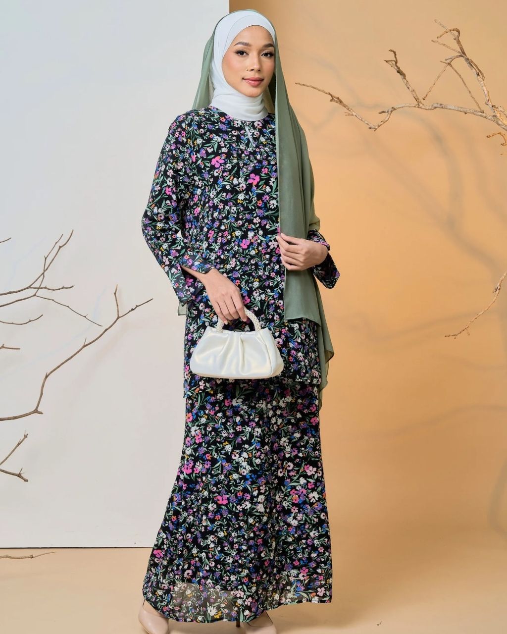 haura-wear-citra-skirt-set-sulam-embroidery-pario-klasik-tradisional-mini kebaya-fabrik eyelet-raya-muslimah-long-sleeve-baju-skirt-kain-perempuan-baju-sepasang (17)
