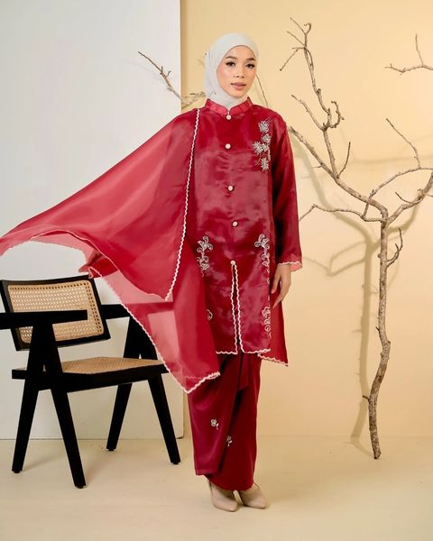 haura-wear-putri-skirt-set-sulam-embroidery-pario-klasik-tradisional-mini kebaya-fabrik eyelet-raya-muslimah-long-sleeve-baju-skirt-kain-perempuan-baju-sepasang (10)