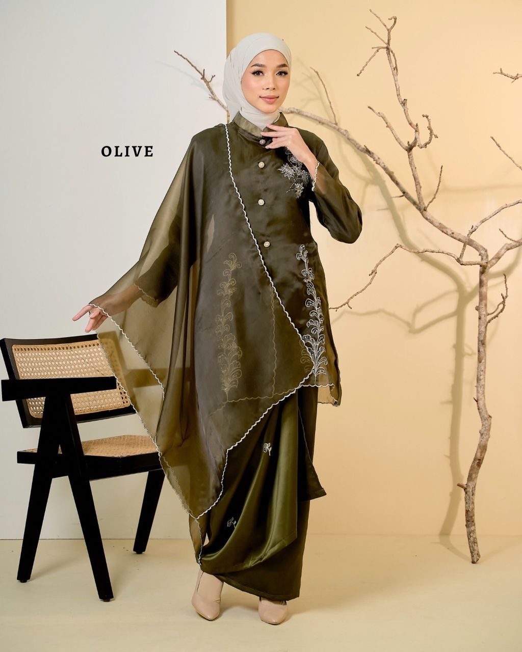 haura-wear-putri-skirt-set-sulam-embroidery-pario-klasik-tradisional-mini kebaya-fabrik eyelet-raya-muslimah-long-sleeve-baju-skirt-kain-perempuan-baju-sepasang (12)