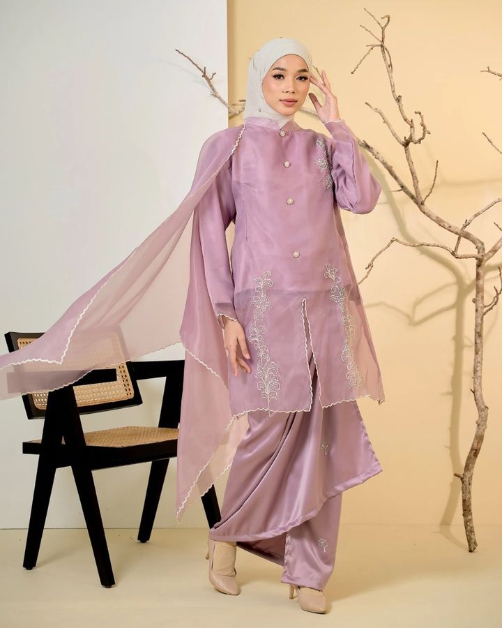 haura-wear-putri-skirt-set-sulam-embroidery-pario-klasik-tradisional-mini kebaya-fabrik eyelet-raya-muslimah-long-sleeve-baju-skirt-kain-perempuan-baju-sepasang (17)