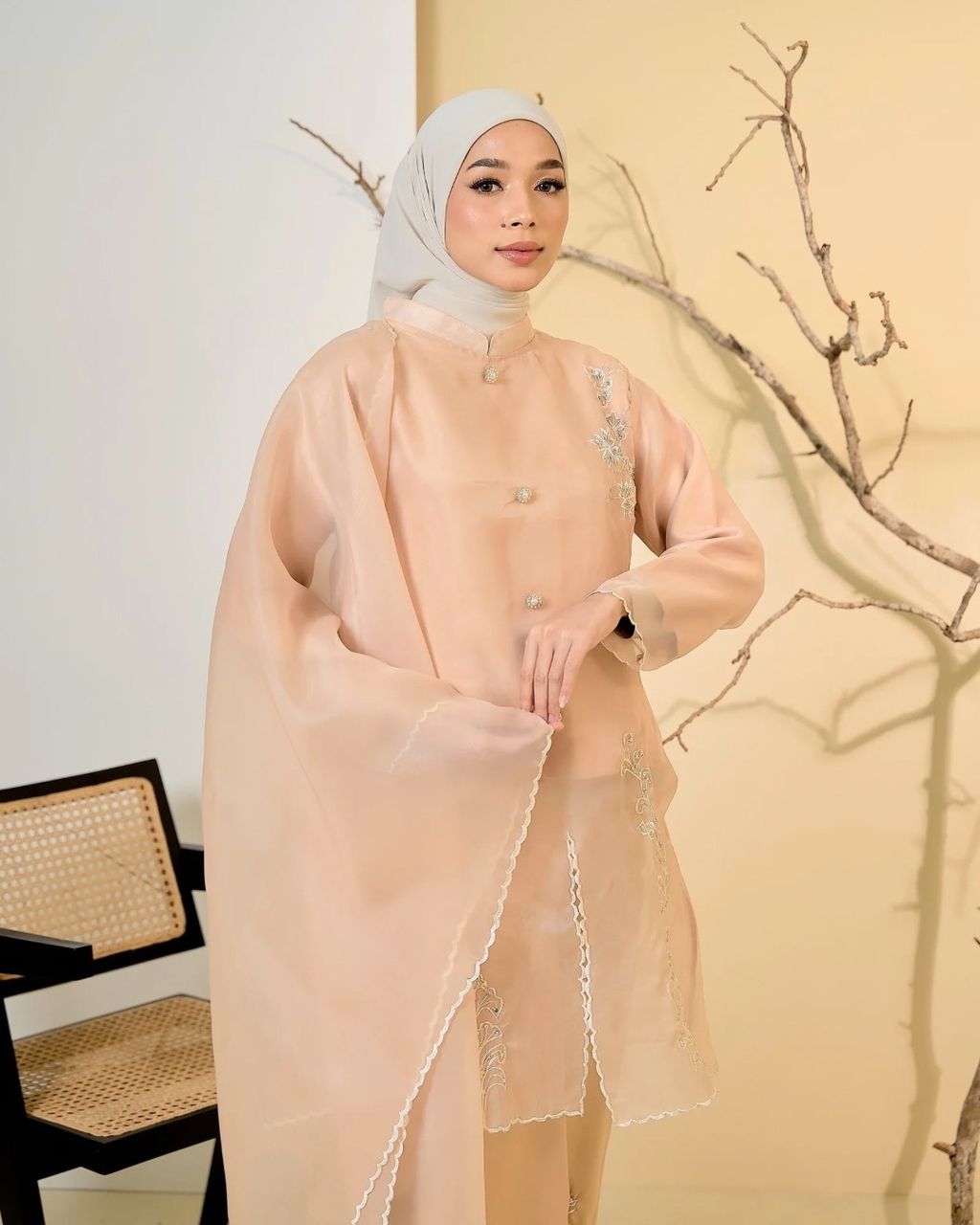 haura-wear-putri-skirt-set-sulam-embroidery-pario-klasik-tradisional-mini kebaya-fabrik eyelet-raya-muslimah-long-sleeve-baju-skirt-kain-perempuan-baju-sepasang (24)
