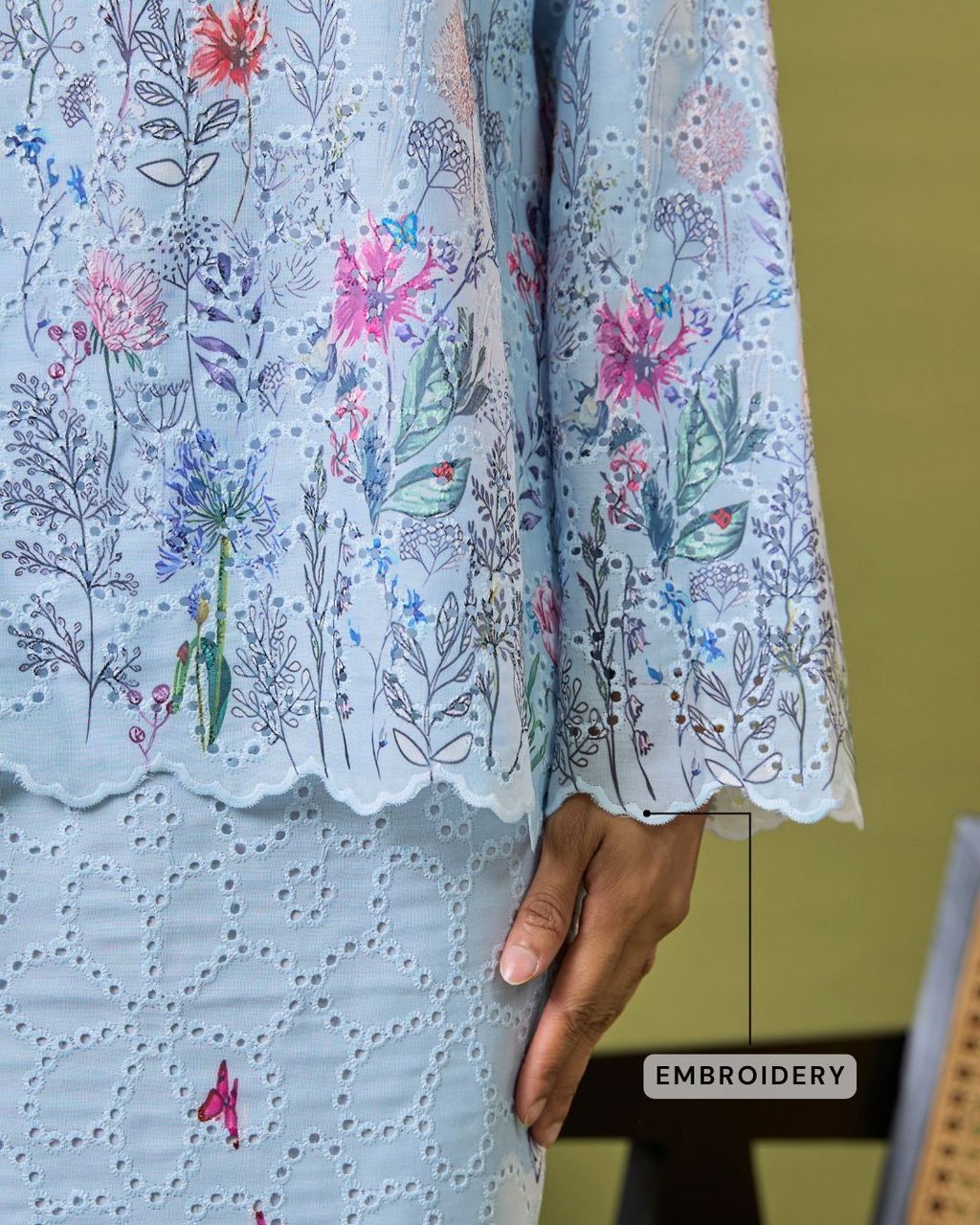 haura-wear-trisha-skirt-set-sulam-embroidery-pario-klasik-tradisional-mini kebaya-fabrik eyelet-raya-muslimah-long-sleeve-baju-skirt-kain-perempuan-baju-sepasang (12)