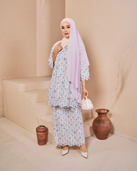 haura-wear-tanjong-skirt-set-sulam-embroidery-pario-klasik-tradisional-mini kebaya-fabrik eyelet-raya-muslimah-long-sleeve-baju-skirt-kain-perempuan-baju-sepasang (5)