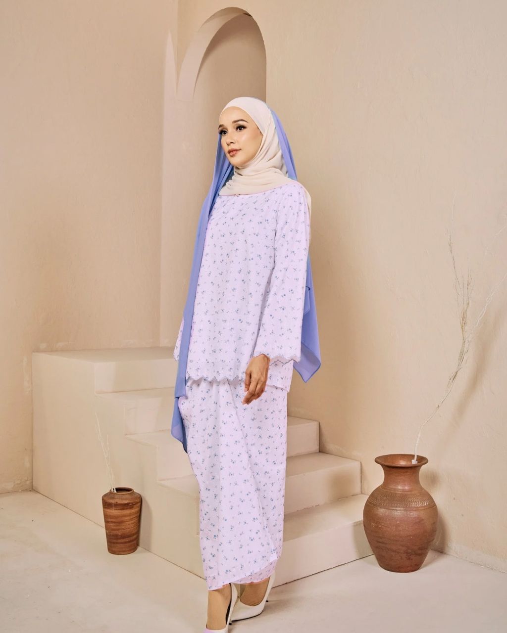 haura-wear-tasnim-skirt-set-sulam-embroidery-pario-klasik-tradisional-mini kebaya-fabrik eyelet-raya-muslimah-long-sleeve-baju-skirt-kain-perempuan-baju-sepasang (3)