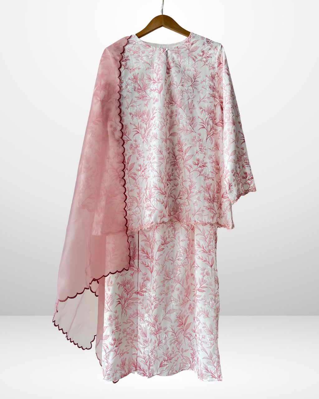 haura-wear-sari-skirt-set-sulam-embroidery-pario-klasik-tradisional-mini kebaya-fabrik eyelet-raya-muslimah-long-sleeve-baju-skirt-kain-perempuan-baju-sepasang (9)