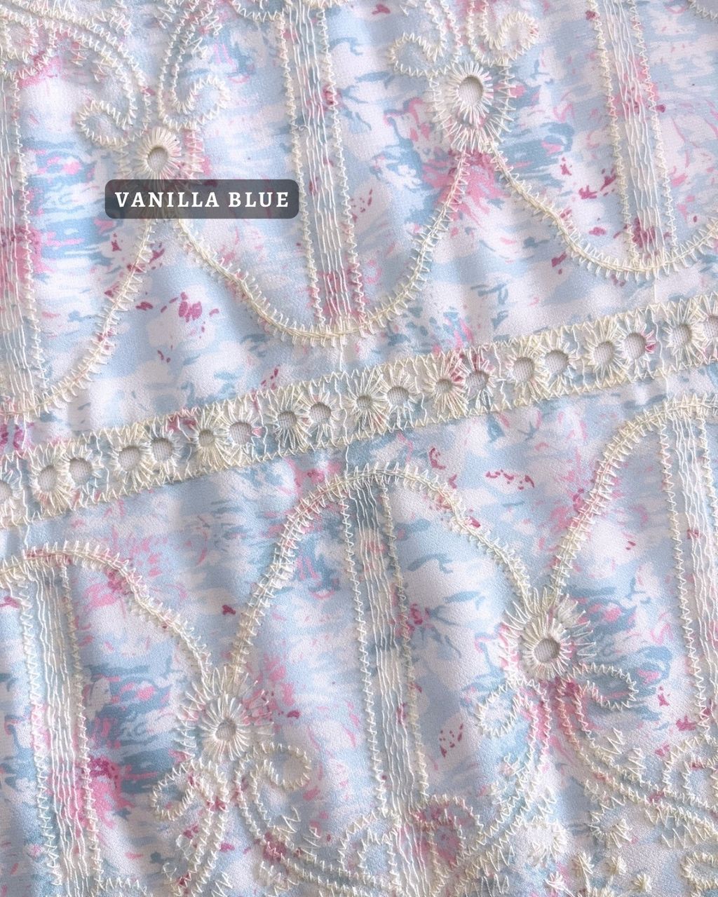 haura-wear-jazlyn-skirt-set-sulam-embroidery-pario-klasik-tradisional-mini kebaya-fabrik eyelet-raya-muslimah-long-sleeve-baju-skirt-kain-perempuan-baju-sepasang (7)