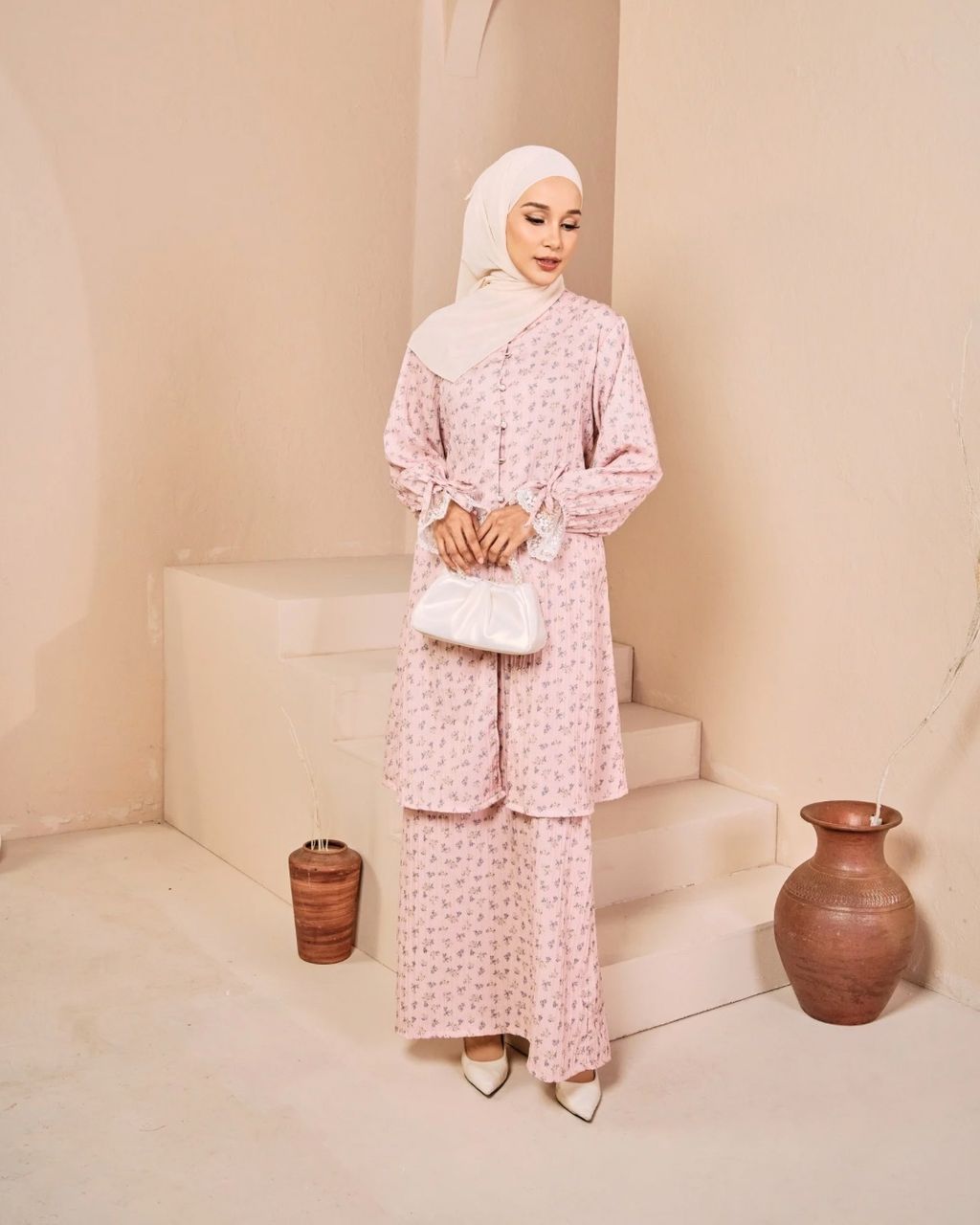 haura-wear-roselle-skirt-set-sulam-embroidery-pario-klasik-tradisional-mini kebaya-fabrik eyelet-raya-muslimah-long-sleeve-baju-skirt-kain-perempuan-baju-sepasang (5)