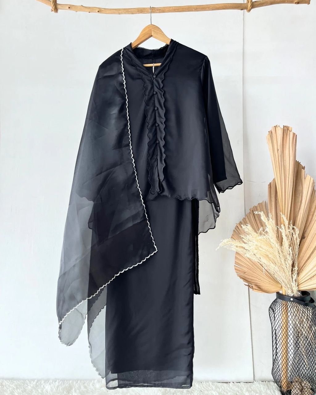 haura-wear-rayya-skirt-set-sulam-embroidery-pario-klasik-tradisional-mini kebaya-fabrik eyelet-raya-muslimah-long-sleeve-baju-skirt-kain-perempuan-baju-sepasang (10)