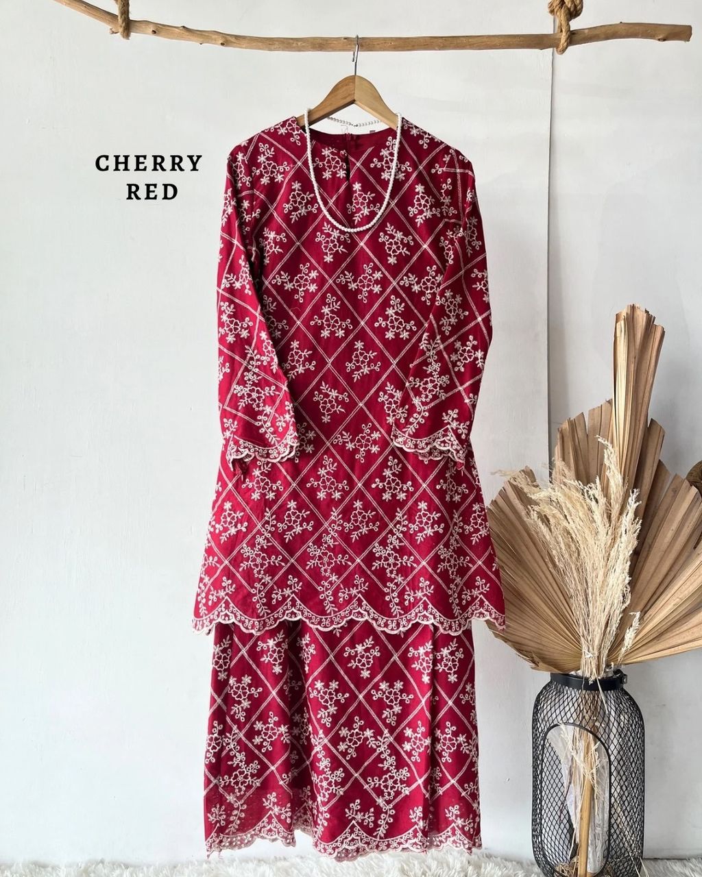 haura-wear-qamra-skirt-set-sulam-embroidery-pario-klasik-tradisional-mini kebaya-fabrik eyelet-raya-muslimah-long-sleeve-baju-skirt-kain-perempuan-baju-sepasang (2)