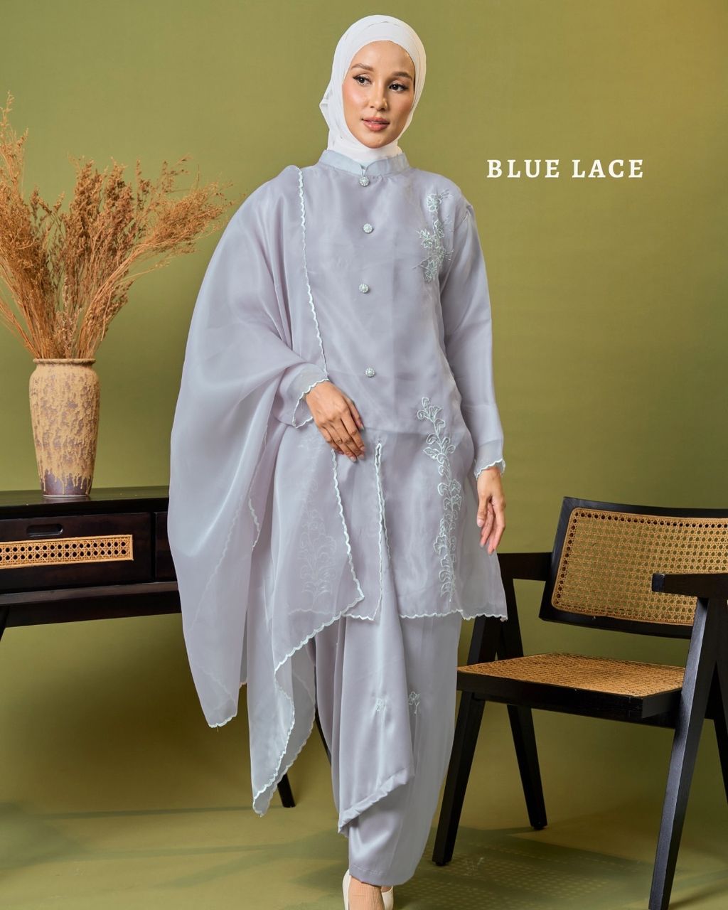 haura-wear-putri-skirt-set-sulam-embroidery-pario-klasik-tradisional-mini kebaya-fabrik eyelet-raya-muslimah-long-sleeve-baju-skirt-kain-perempuan-baju-sepasang (8)