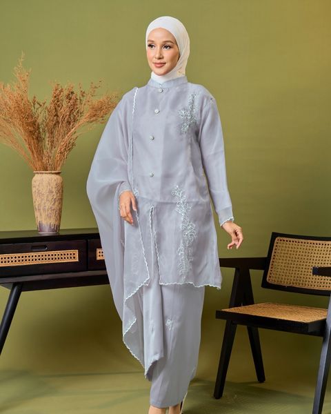 haura-wear-putri-skirt-set-sulam-embroidery-pario-klasik-tradisional-mini kebaya-fabrik eyelet-raya-muslimah-long-sleeve-baju-skirt-kain-perempuan-baju-sepasang (9)