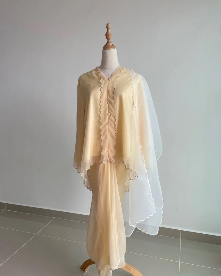 haura-wear-rayya-skirt-set-sulam-embroidery-pario-klasik-tradisional-mini kebaya-fabrik eyelet-raya-muslimah-long-sleeve-baju-skirt-kain-perempuan-baju-sepasang (13)