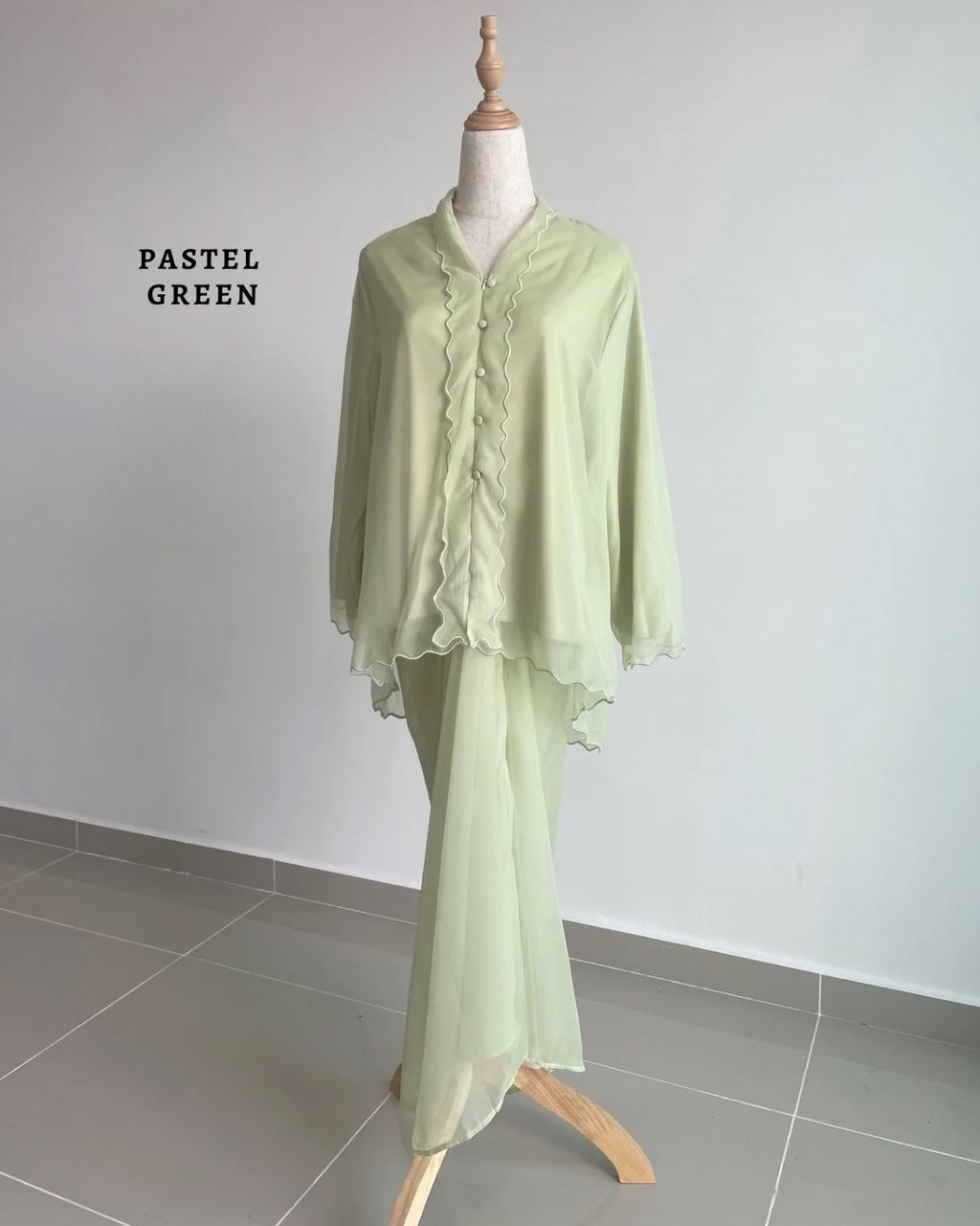 haura-wear-rayya-skirt-set-sulam-embroidery-pario-klasik-tradisional-mini kebaya-fabrik eyelet-raya-muslimah-long-sleeve-baju-skirt-kain-perempuan-baju-sepasang (9)