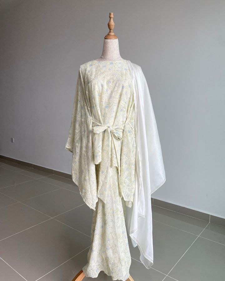 haura-wear-jazlyn-skirt-set-sulam-embroidery-pario-klasik-tradisional-mini kebaya-fabrik eyelet-raya-muslimah-long-sleeve-baju-skirt-kain-perempuan-baju-sepasang (6)