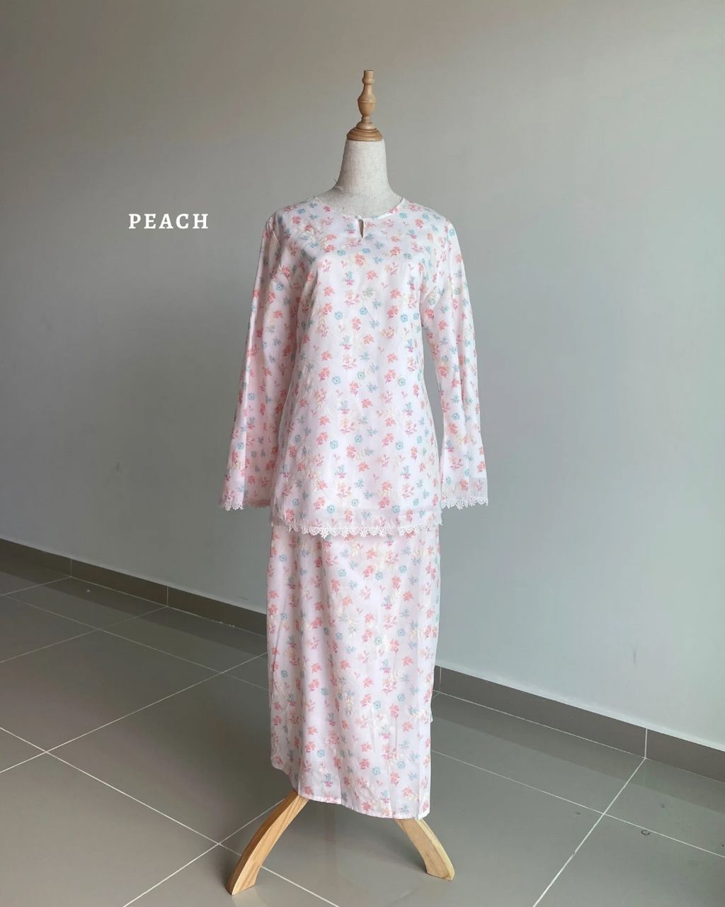 haura-wear-farha-skirt-set-sulam-embroidery-pario-klasik-tradisional-mini kebaya-fabrik eyelet-raya-muslimah-long-sleeve-baju-skirt-kain-perempuan-baju-sepasang (2)