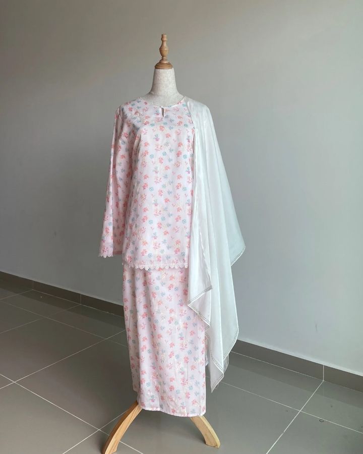 haura-wear-farha-skirt-set-sulam-embroidery-pario-klasik-tradisional-mini kebaya-fabrik eyelet-raya-muslimah-long-sleeve-baju-skirt-kain-perempuan-baju-sepasang (1)