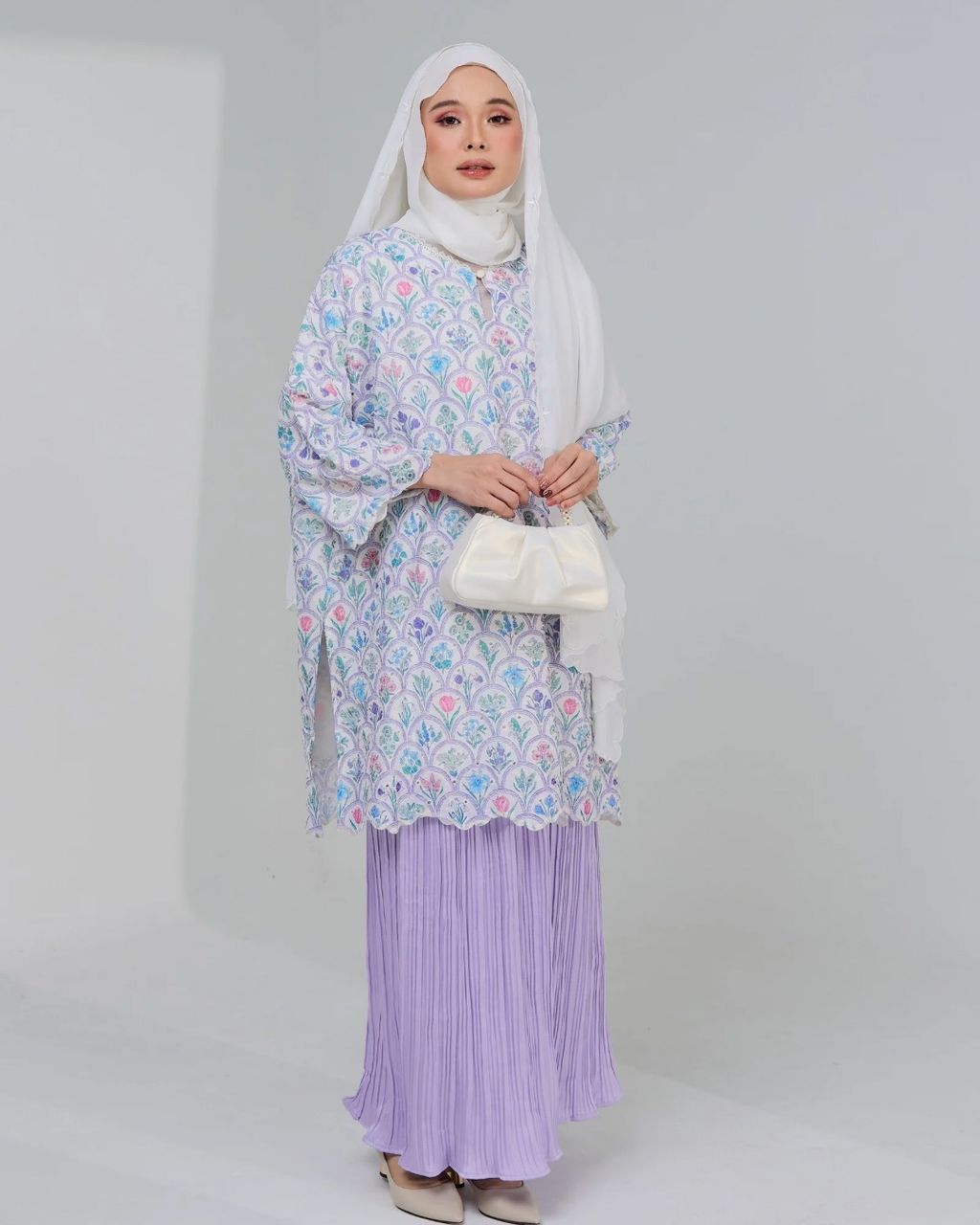 haura-wear-bulan-skirt-set-sulam-embroidery-pario-klasik-tradisional-mini kebaya-fabrik eyelet-raya-muslimah-long-sleeve-baju-skirt-kain-perempuan-baju-sepasang (3)